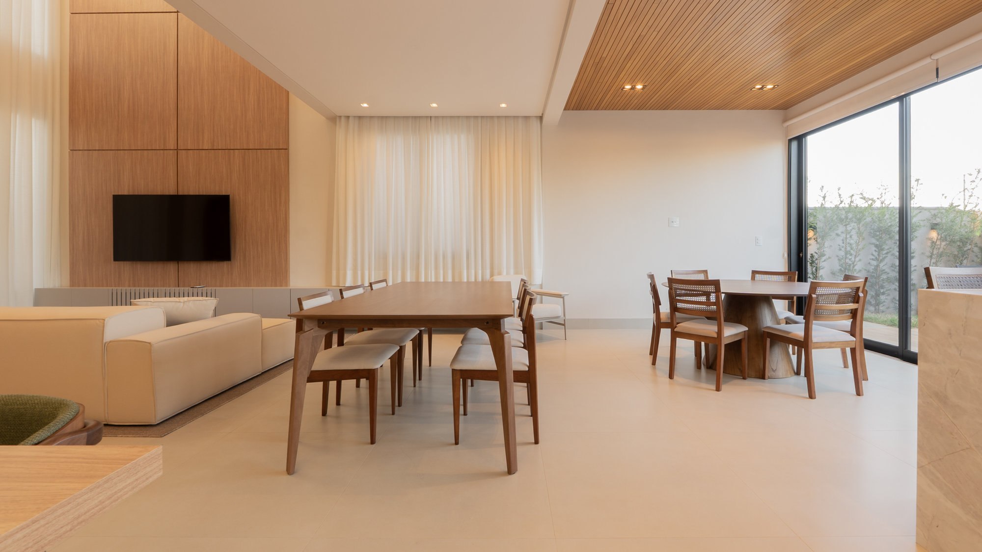 Casa Pinus, ambiente integrado com marcenaria Willfer