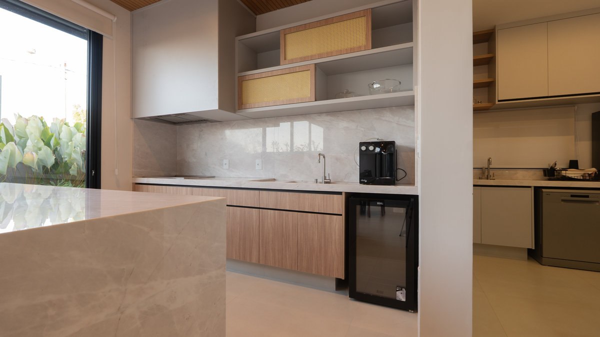 Ambiente da Casa Pinus em tons naturais